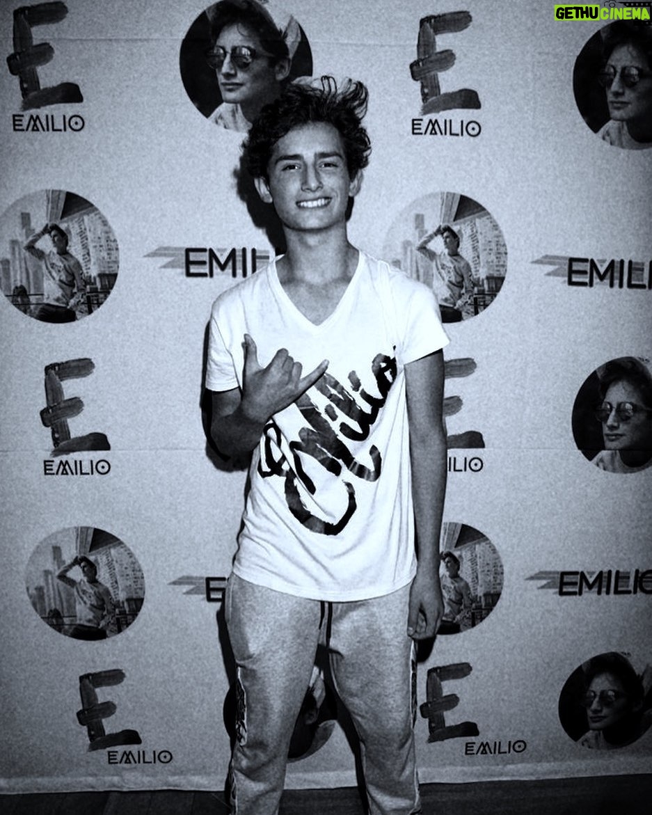 Emilio Osorio Instagram - Mirándome coqueta