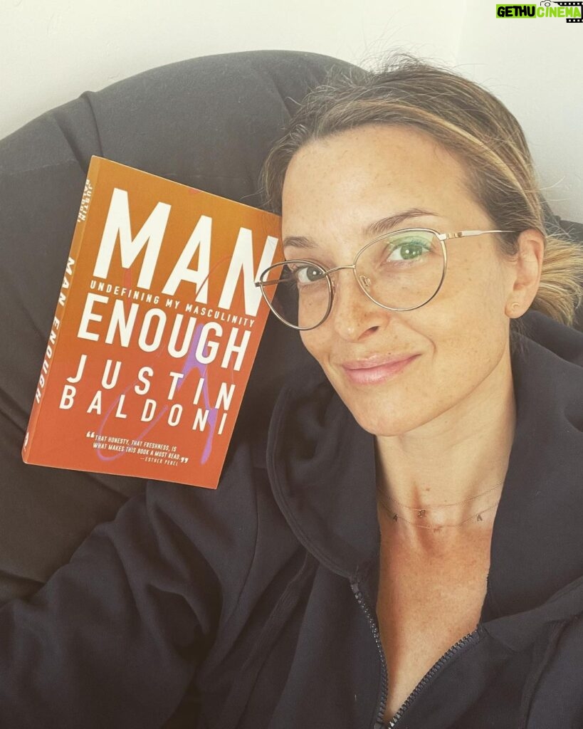 Emily Baldoni Instagram - One of my favorite books just came out in paperback. And it’s message is more important now than ever ✨ Link in bio! #manenough @justinbaldoni