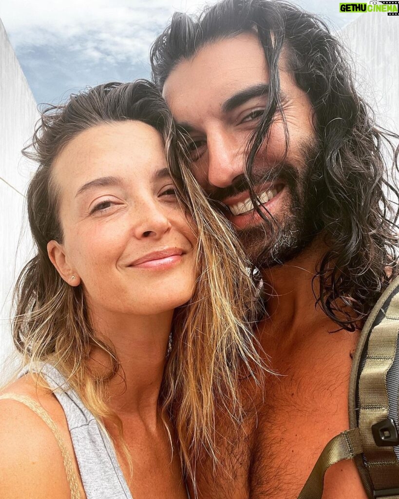 Emily Baldoni Instagram - THIRTYSEVEN ❤️🦁⁣ ⁣ 1 min left of a glorious day, celebrating with my love and friends that are pure gold. I love growing old, wise and wild with these people. ⁣ Cabo San Lucas, Baja California Sur