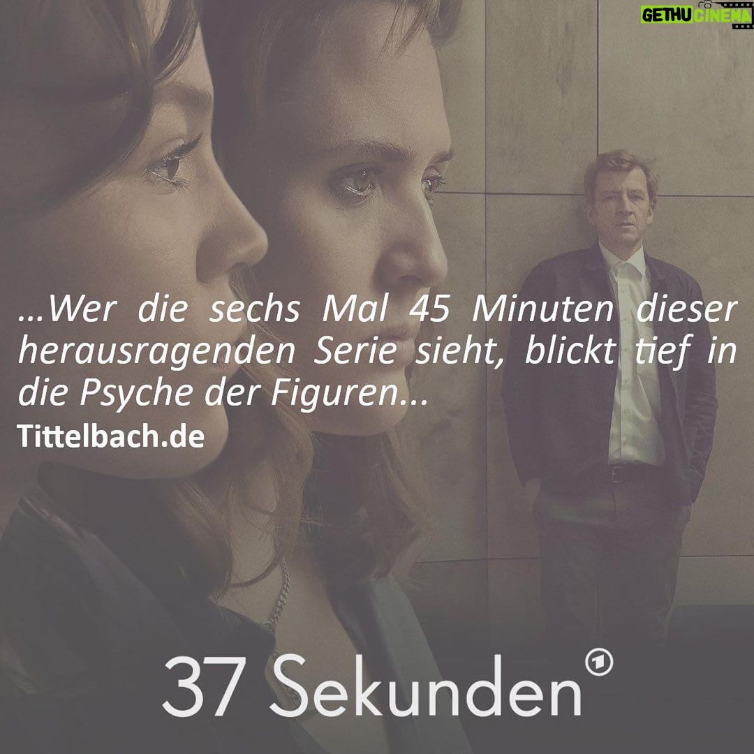 Emily Cox Instagram - Das hier sagen die Pressestimmen… und ihr? Wer hat „37 Sekunden“ schon gesehen? … in der ARD Mediathek, oder linear in der ARD am 15.8. und am 22.8. ————————— The press loves „37 Sekunden“… And you? Who has seen it? @bettinaoberli @penner.julia @sandreuter @odeonfiction @ardmediathek @ard @christophpellander @jonas_hofer_music @dorotheeweyerscasting @jensalbinus @camill_jammal @piquayy @valentinmirow @denise.mbaye @agnes.ky.decker @iammarcbenjamin @marielousellem @playersagentur @studiolifelab