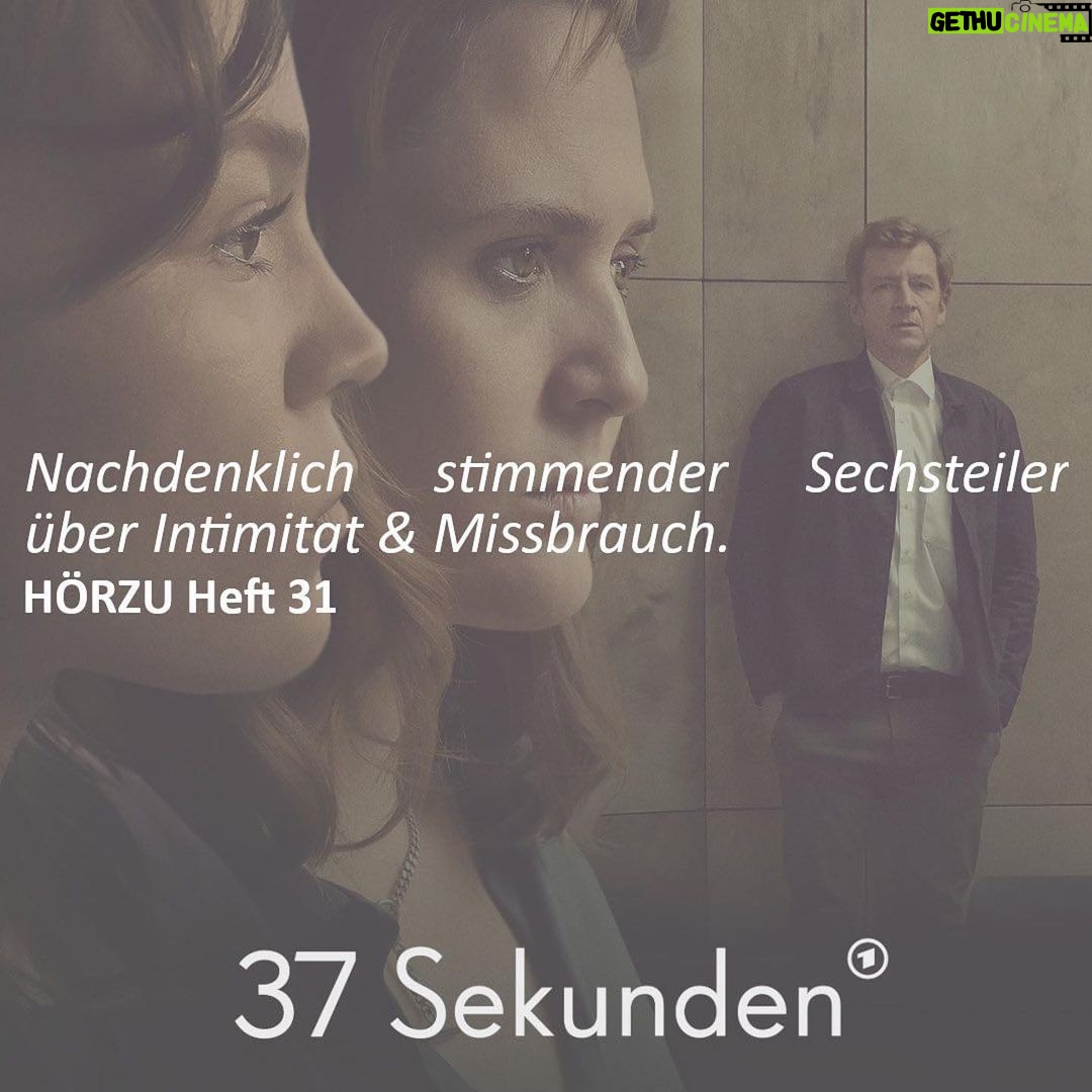 Emily Cox Instagram - Das hier sagen die Pressestimmen… und ihr? Wer hat „37 Sekunden“ schon gesehen? … in der ARD Mediathek, oder linear in der ARD am 15.8. und am 22.8. ————————— The press loves „37 Sekunden“… And you? Who has seen it? @bettinaoberli @penner.julia @sandreuter @odeonfiction @ardmediathek @ard @christophpellander @jonas_hofer_music @dorotheeweyerscasting @jensalbinus @camill_jammal @piquayy @valentinmirow @denise.mbaye @agnes.ky.decker @iammarcbenjamin @marielousellem @playersagentur @studiolifelab