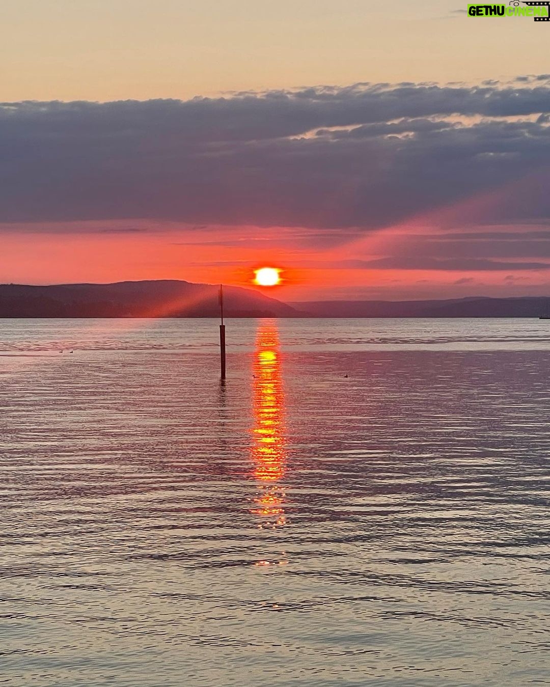 Emily Cox Instagram - Lake Constance, you are gorgeous ! What a great place for a holiday. I will definitely come again. For those of you, who asked me: Here are a few of the recommendations that I got from you, that I tried,and that I found awesome..thank you all so much for your many Tips! ❤️ 1) Eat at „Bacchus“ in Meersburg - best food ever! 2)go to the flower island Mainau 3) Take a boat to Schaffhausen and then go and see the „Rheinfall“ 4)Visit the „Münster“ in Konstanz and see the old Krypta 5) Have Pizza and Coffee with a view at Fährhaus in Meersburg 6) Icecream at Dolomiti in Konstanz #travel @bodensee.de #lakeconstance #actorontherun #thelastkingdom #valhalla