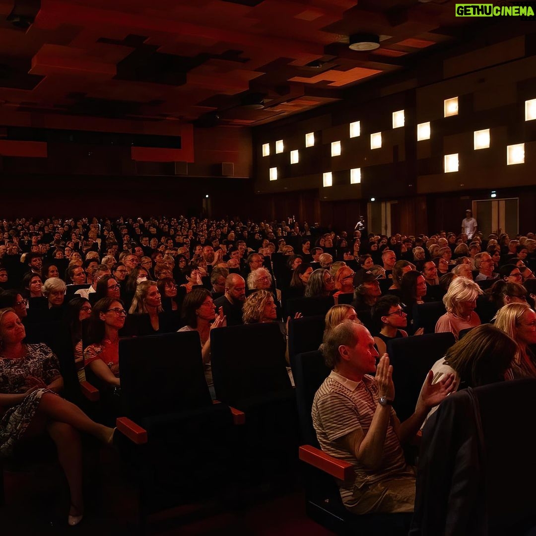 Emily Cox Instagram - That was a really lovely premiere in Vienna yesterday… Thank you SO much to everyone involved❤️!! „Alma and Oskar“ is in cinemas NOW! Don’t miss it**** ———- Was für eine wunderschöne Wien- Premiere gestern! Danke an alle, die dabei waren❤️… „Alma und Oskar“ in den Kinos JETZT💫… Schaut den Film, und schreibt mir, was ihr denkt😎…. @simonwinkelmuller @dr.jubucu @filmag_vienna @wueste_film @alamodefilm @dieter_berner @waszilovics @wardrobe.nyc @stellamccartney @aninebing @givenchy 📸2&4: @ameliechapalain ❤️