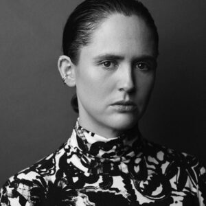 Emily Cox Instagram - Good Night….💫

📷: @pascalbuenning
💇‍♀️&💄: @philippverheyen
Styling: @simonwinkelmuller 
@diezsaskia