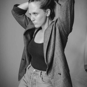 Emily Cox Instagram - Who‘s up for hanging out online tomorrow afternoon?  Joining @nevastalgia again… And it was real fun the last few times! Look forward to seeing your lovely faces! 💫

📸: @puria_safary 
#thelastkingdom #brida