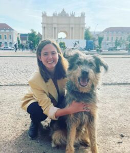 Emily Cox Instagram - New project, new Colleague- Day1… Let’s go! 💫 #🥰 #actorontherun #anactorslife #potsdam @panoramaagency @agenturplayers @schroedorfandbetter @theartistspartnership @untitledentertainmentagency @raketenhunde @charly_arzberger