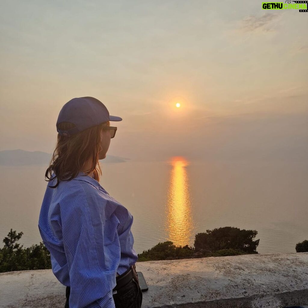 Emily Cox Instagram - Thank you, Kefalonia! Thank you, Greece! Thank you @kefalonia_bay_palace for a lovely holiday! ❤️ #greece #kefalonia #ad #werbung @kefalonia_bay_palace @hotelbrain