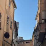 Emily Cox Instagram - Hablas Espanol…? #holiday #mallorca #fincallorca @fincallorca #werbung