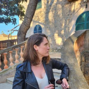 Emily Cox Instagram - Hablas Espanol…?

#holiday #mallorca #fincallorca @fincallorca #werbung