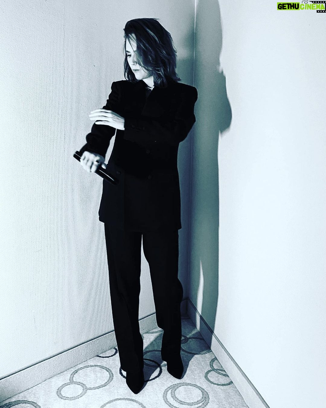 Emily Cox Instagram - Last Preperations for the “Berlin Opening Night”… I had a blast! Thank you: ❤️ @ufa_production @rtl_com @gala_magazin @dorisbrueckner @hofmann5866 @stephanschmitter @soberlin.das.stue Styled by: @simonwinkelmuller Glam: @michael.mua @studiolifelab 💍&👗: @maximilian.mogg @saboteur.world @thomassabo @diezsaskia