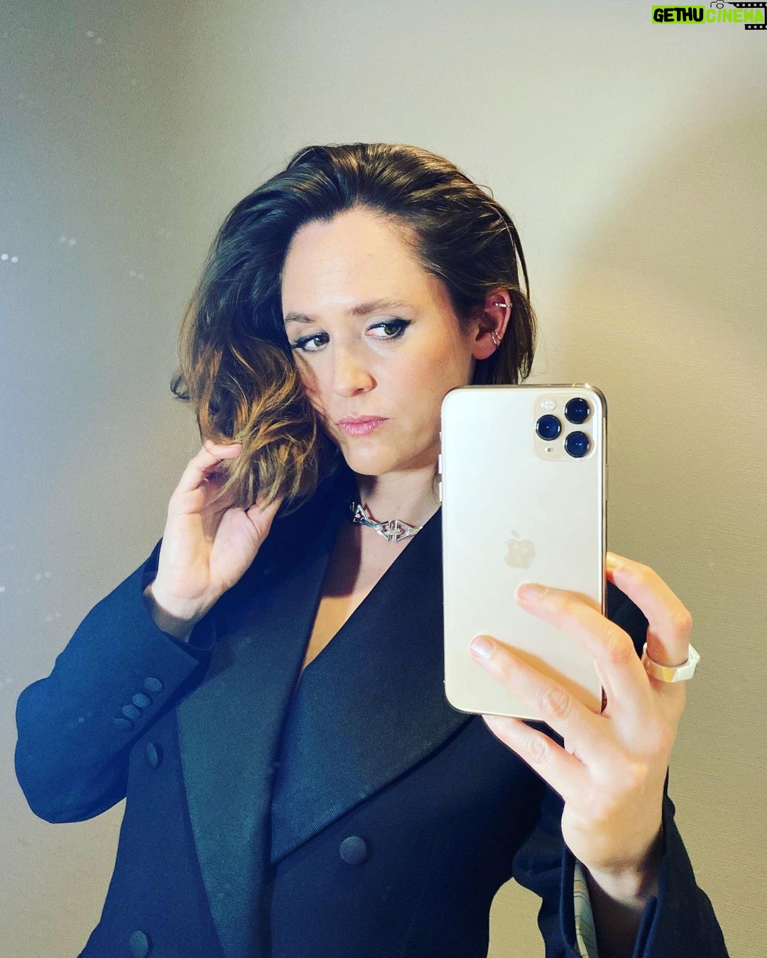 Emily Cox Instagram - Last Preperations for the “Berlin Opening Night”… I had a blast! Thank you: ❤️ @ufa_production @rtl_com @gala_magazin @dorisbrueckner @hofmann5866 @stephanschmitter @soberlin.das.stue Styled by: @simonwinkelmuller Glam: @michael.mua @studiolifelab 💍&👗: @maximilian.mogg @saboteur.world @thomassabo @diezsaskia