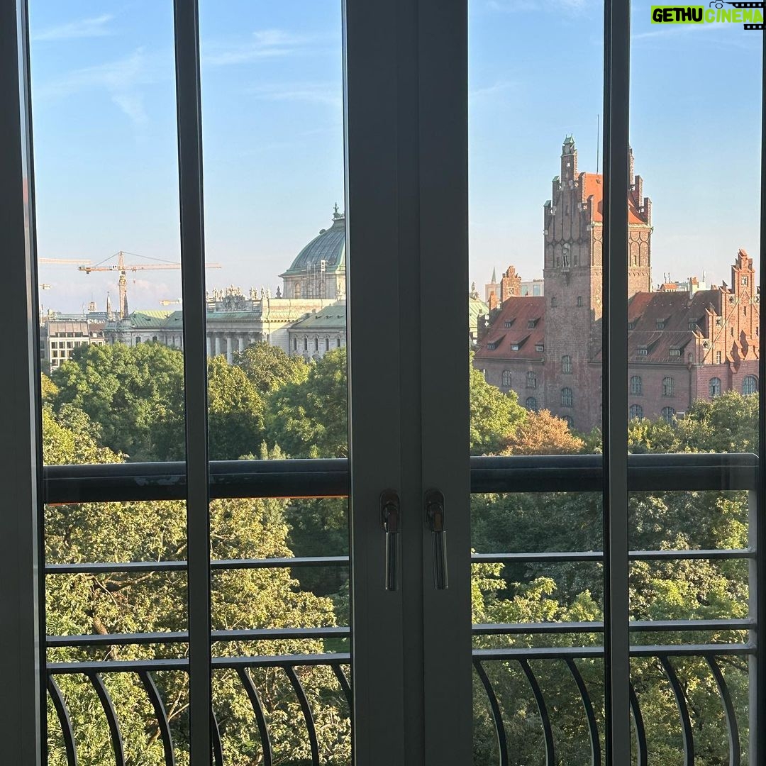 Emily Cox Instagram - Byebye, Munich! Thank you @thecharleshotelmunich! Next Stop: Berlin. Who‘s around? 1) Byebye, see you again soon! 2) Got home soaked. 3) Never mind. 4)Room with a view 5) Magic😎 6) Don’t ask! @zarahweiss @danny_rachnaev @scarletrichter @juchulia @mel_leyendecker @marlene.tanczik @alexanderstadelbacher @floflo_hoffmann #ad #werbung