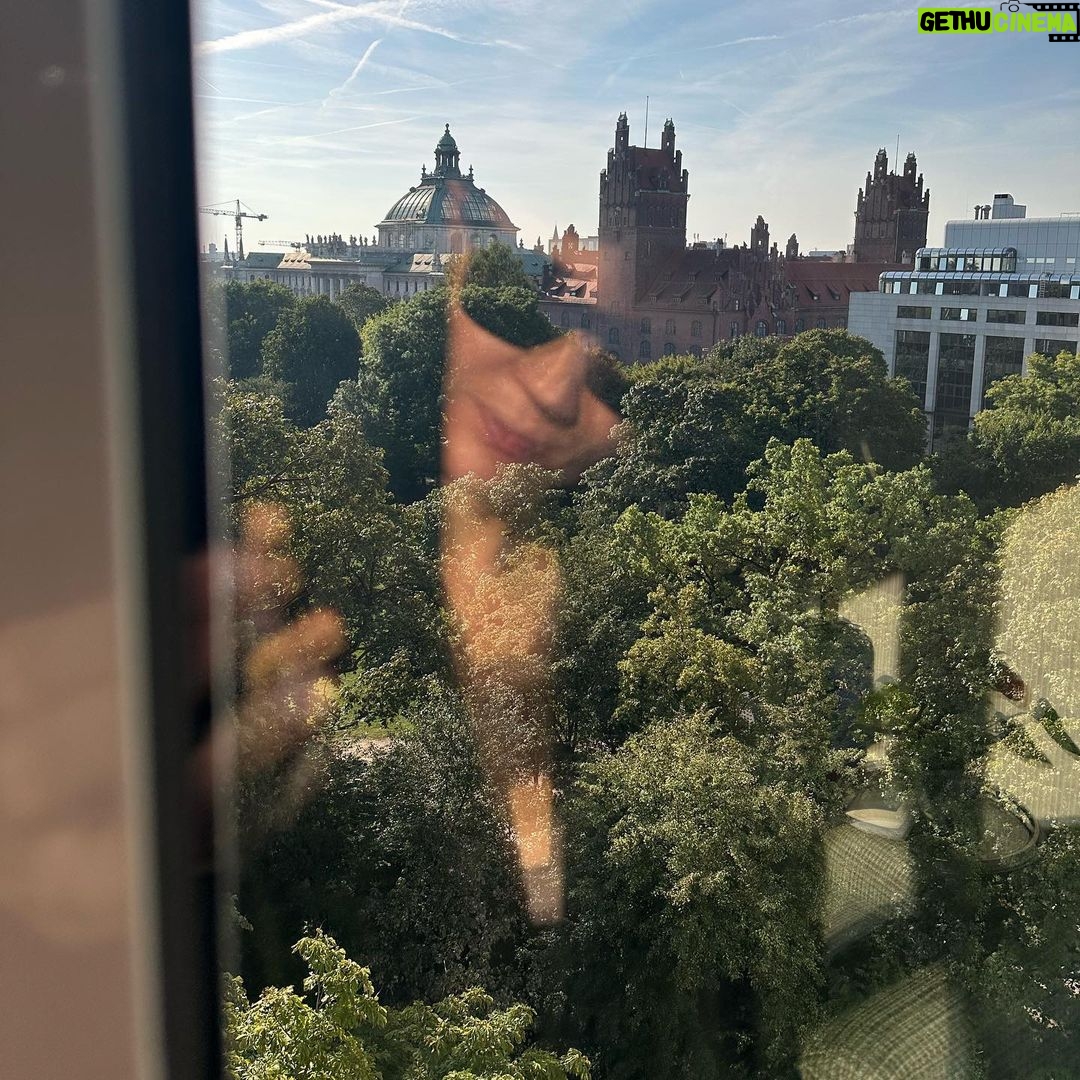 Emily Cox Instagram - Byebye, Munich! Thank you @thecharleshotelmunich! Next Stop: Berlin. Who‘s around? 1) Byebye, see you again soon! 2) Got home soaked. 3) Never mind. 4)Room with a view 5) Magic😎 6) Don’t ask! @zarahweiss @danny_rachnaev @scarletrichter @juchulia @mel_leyendecker @marlene.tanczik @alexanderstadelbacher @floflo_hoffmann #ad #werbung