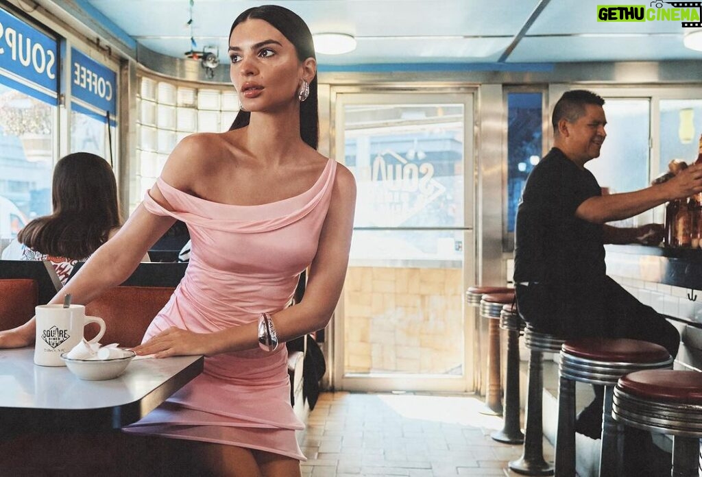 Emily Ratajkowski Instagram - valentine’s day from the pages of @voguemagazine 💞 thank you for the lovely picture ! Square Diner