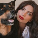 Emily Ratajkowski Instagram - Zero animals harmed. One perfect red.   Hourglass is proudly cruelty-free and committed to supporting animal welfare in beauty and beyond.   Emily Ratajkowski, featured with Colombo, wears: Unlocked Soft Matte Lipstick in Red 0 Phantom Volumizing Glossy Balm in Thrill   #ZeroAnimalsHarmed