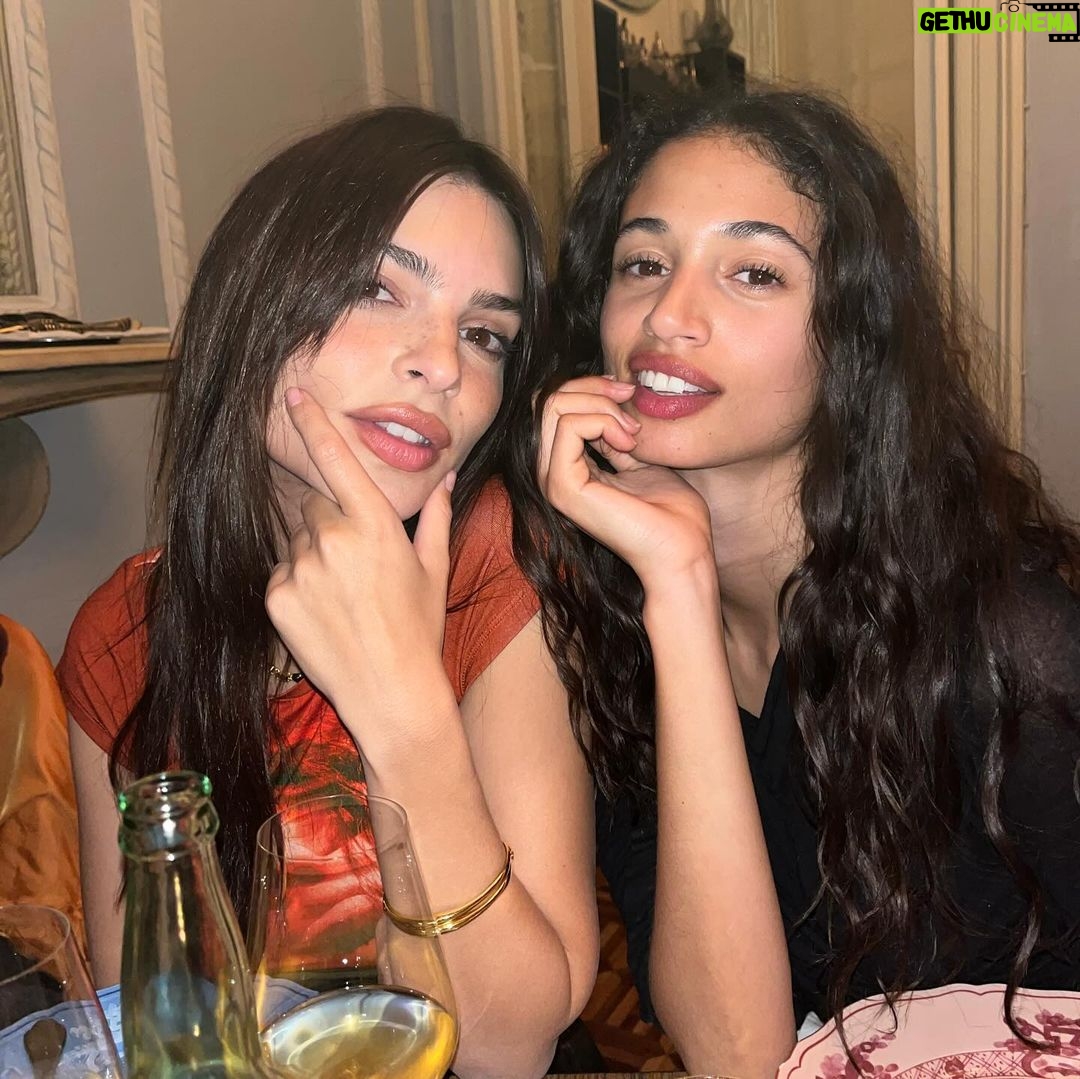 Emily Ratajkowski Instagram - 36 hours in Mexico City with my tiny world traveler 🇲🇽 No puedo esperar a volver a uno de mis lugares favoritos! Mexico City, Mexico