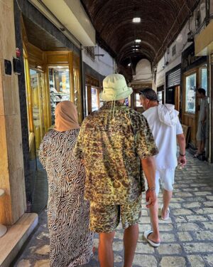 Emine Mkh Instagram - 𝔽𝕒𝕞𝕚𝕝𝕪 𝕙𝕠𝕝𝕚𝕕𝕒𝕪𝕤 🤍❤️🇹🇳
𝔼𝕥 𝕧𝕠𝕦𝕤, 𝕧𝕠𝕦𝕤 𝕖̂𝕥𝕖𝕤 𝕒𝕝𝕝𝕖𝕫 𝕠𝕦̀ 𝕖𝕟 𝕧𝕒𝕔𝕒𝕟𝕔𝕖𝕤 𝕝𝕒  𝕞𝕚𝕗𝕗 ?