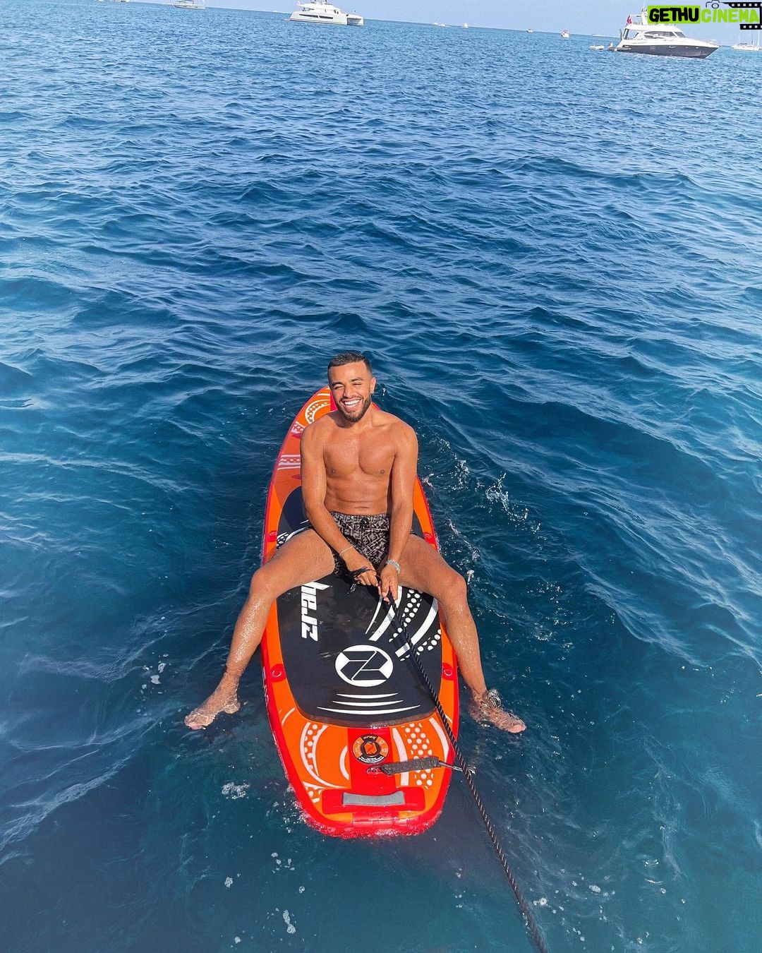 Emine Mkh Instagram - 𝙵𝚊𝚖𝚒𝚕𝚢 𝙳𝚊𝚢 🍉🍒☀️🛥️🏄🏼 Ile Ste Marguerite - Iles De Lerins - Cannes