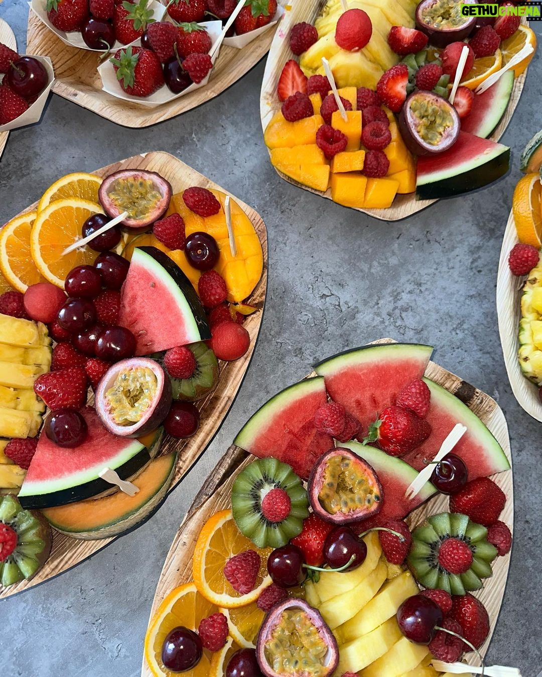 Emine Mkh Instagram - 𝙵𝚊𝚖𝚒𝚕𝚢 𝙳𝚊𝚢 🍉🍒☀️🛥️🏄🏼 Ile Ste Marguerite - Iles De Lerins - Cannes