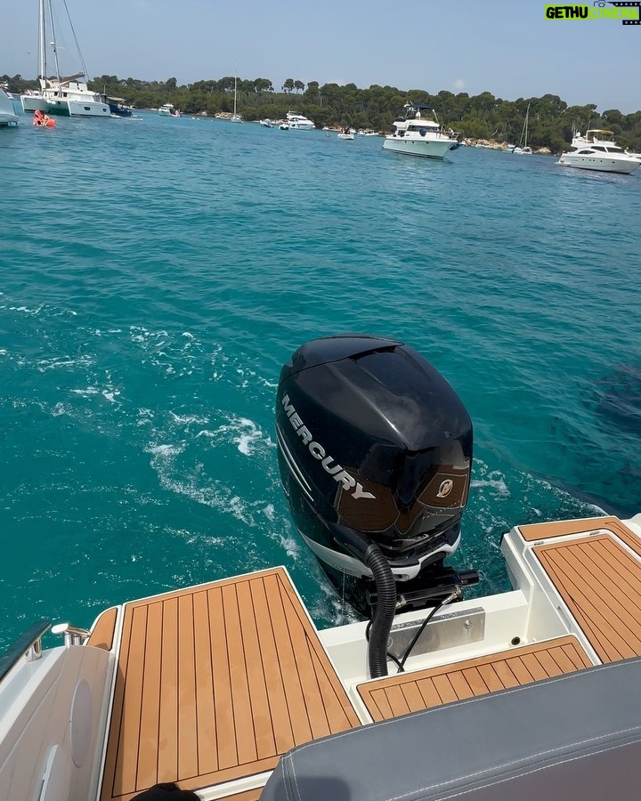 Emine Mkh Instagram - 𝙵𝚊𝚖𝚒𝚕𝚢 𝙳𝚊𝚢 🍉🍒☀️🛥️🏄🏼 Ile Ste Marguerite - Iles De Lerins - Cannes