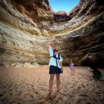 Emine Mkh Instagram - ~𝑶𝒃𝒓𝒊𝒈𝒂𝒅𝒐~ Coup de coeur pour le Portugal vraiment 🇵🇹❤️ Il y a des portugais ici ? Algar de Benagil Algarve Portugal - Benagil Cave