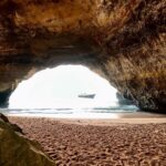 Emine Mkh Instagram - ~𝑶𝒃𝒓𝒊𝒈𝒂𝒅𝒐~ Coup de coeur pour le Portugal vraiment 🇵🇹❤️ Il y a des portugais ici ? Algar de Benagil Algarve Portugal - Benagil Cave