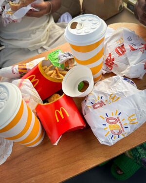 Emine Mkh Instagram - Family, Fun & un bon gros McDo🤍🍟