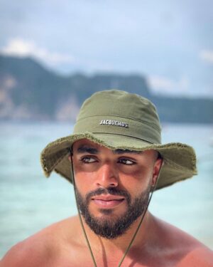 Emine Mkh Instagram - 1,2 ou 3 j’sais plus 🤷🏽‍♂️👀🍀