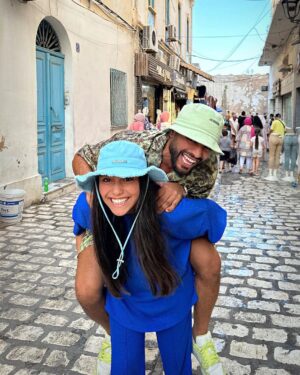 Emine Mkh Instagram - 𝔽𝕒𝕞𝕚𝕝𝕪 𝕙𝕠𝕝𝕚𝕕𝕒𝕪𝕤 🤍❤️🇹🇳
𝔼𝕥 𝕧𝕠𝕦𝕤, 𝕧𝕠𝕦𝕤 𝕖̂𝕥𝕖𝕤 𝕒𝕝𝕝𝕖𝕫 𝕠𝕦̀ 𝕖𝕟 𝕧𝕒𝕔𝕒𝕟𝕔𝕖𝕤 𝕝𝕒  𝕞𝕚𝕗𝕗 ?