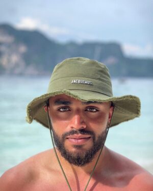 Emine Mkh Instagram - 1,2 ou 3 j’sais plus 🤷🏽‍♂️👀🍀
