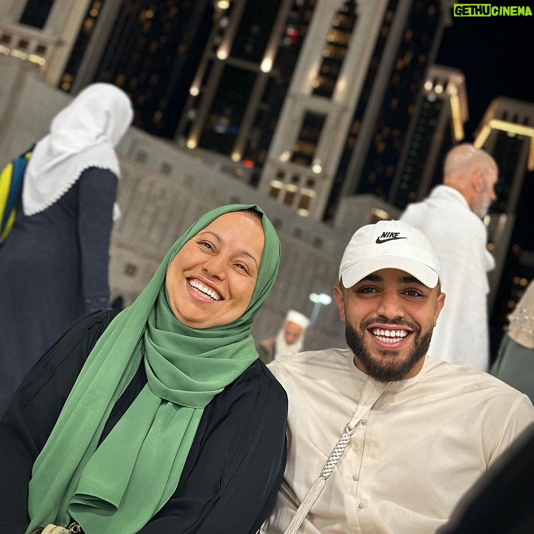 Emine Mkh Instagram - En faisant ce voyage avec toi, j’ai tout gagné ! Si tu savais comme Je t’aime 🤍 (Vous préférez laquelle la miff ?) Mecca, Saudi Arabia