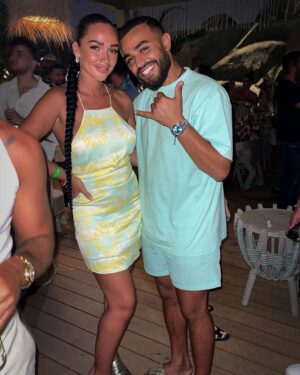 Emine Mkh Instagram - Bye 2023 ! 👋🏾 
It was fun, especially at the end.
I have no doubt that 2024 will be better…💍
Thank you for the good (and the bad too). We took everything 💪🏽🔥🔥
See you next year ✌🏽