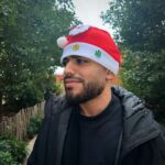 Emine Mkh Instagram - Baba Nawel chez nous il est devenu primeur 😂❤️🎅🏾 Bonne fête à tous ceux qui font Noël la miff🎄 J’espère que vous profitez bien de vos proches c’est vraiment la chose la plus importante pendant cette période là ❤️✨ Prenez soin de vous la miff ✌🏽