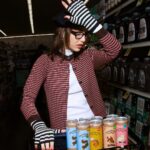 Emma Chamberlain Instagram - UGH THEY FOUND ME AGAIN AT @albertsonscompanies 😮 FIND @chamberlaincoffee AT @albertsonscompanies NATIONWIDE 😚 which includes @albertsons, @pavilions, @safeway, @vons, @jewelosco + @shawssupermarket, and more… see our store locator to find more locations😌 www.chamberlaincoffee.com 💙 they didnt find me i called the paparazzi on myself obviously 🤓 ok love u ttyl Pavilions
