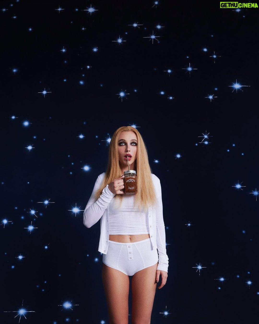 Emma Chamberlain Instagram - @chamberlaincoffee black friday sales… are happening… and its pretty serious… 30% off everything… go stock up… www.chamberlaincoffee.com