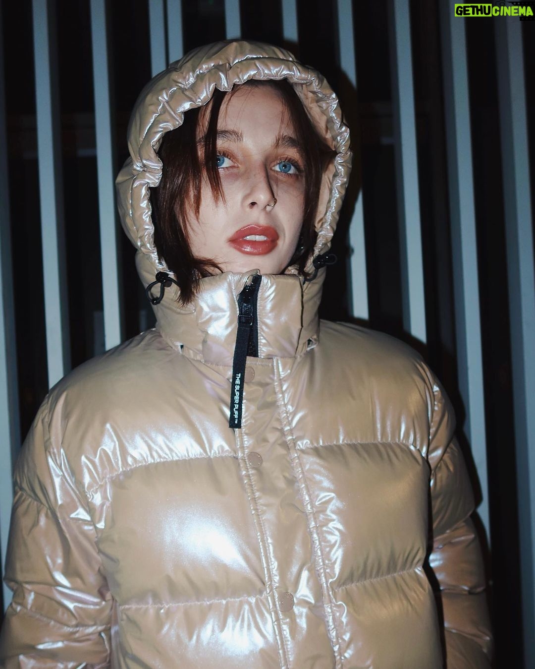 Emma Chamberlain Instagram - it’s not winter… 😲 IT’S SUPER PUFF SEASON 😁 @aritzia #aritziapartner