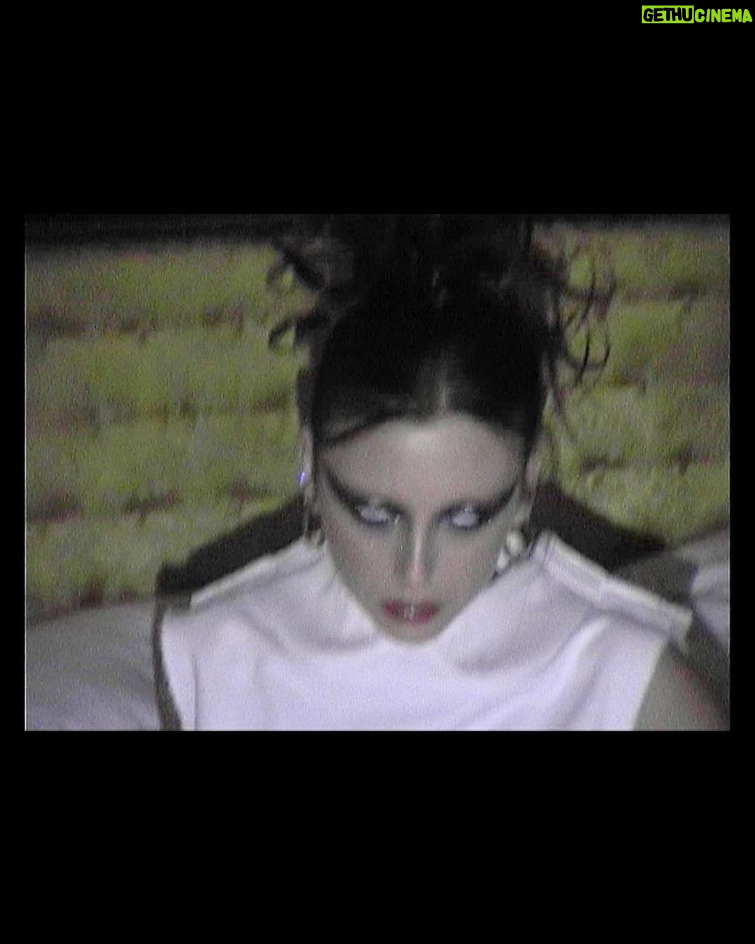 Emma Chamberlain Instagram - @maisonmargiela 🕷️ Paris, France
