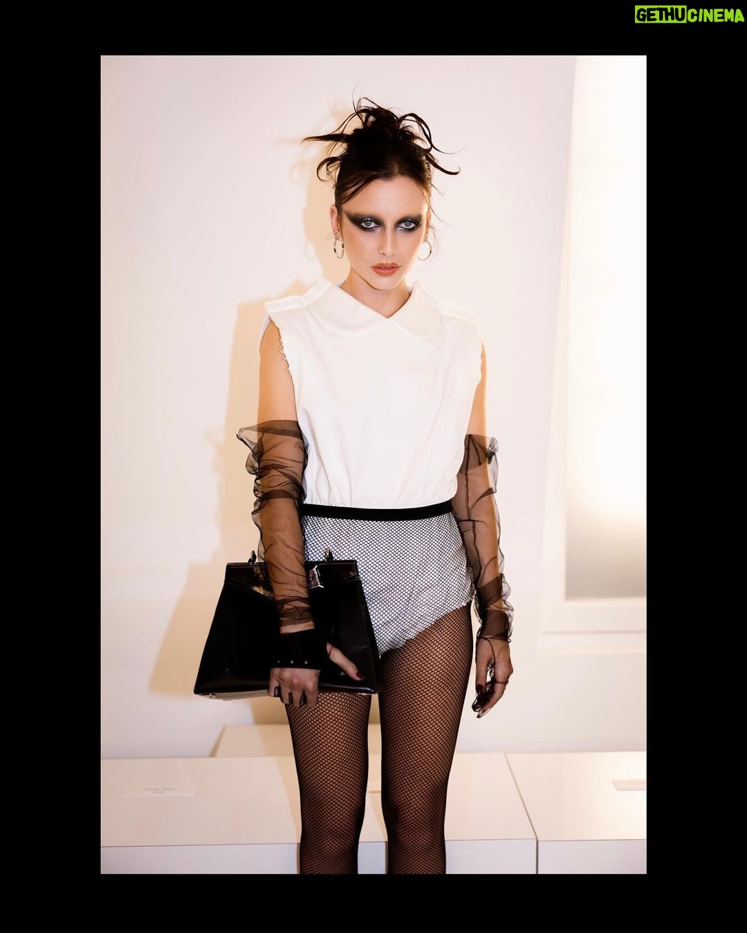 Emma Chamberlain Instagram - @maisonmargiela 🕷️ Paris, France