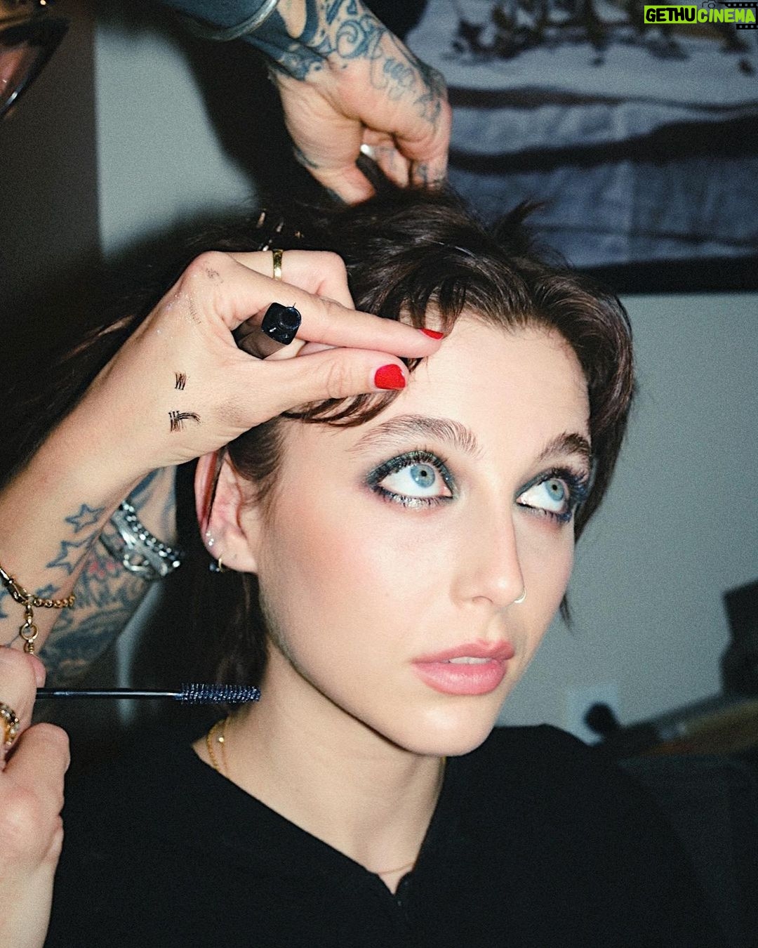 Emma Chamberlain Instagram - @LANCOMEOFFICIAL 💄 by @lilly_keys 🥹 📸 @julianunganostudio Beverly Hills, California