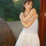 Emma Chamberlain Instagram - sunday… best day of the week 🐌🌳🍓🌱🌎🍳🥓🧇☕️🥯💡 @aritzia #aritziapartner Los Angeles, California