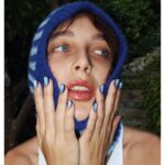 Emma Chamberlain Instagram - 🧊 @lancomeofficial 🧊 advanced génifique serum to repair the skin barrier in hot or cold weather on good or bad days #genifique #testedforlife