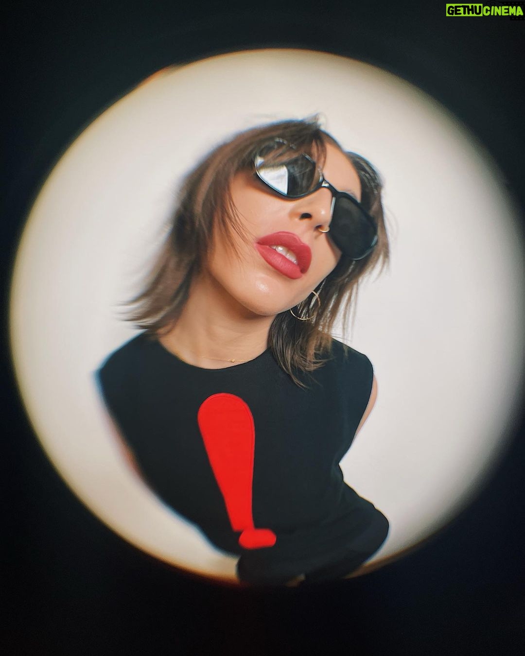 Emma Chamberlain Instagram - π @lancomeofficial π a bold matte lipβ¦ drama #Lancome #LAbsoluRouge #ShowYourDrama