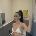 Emma Chamberlain Instagram - forgot to flush☺️
