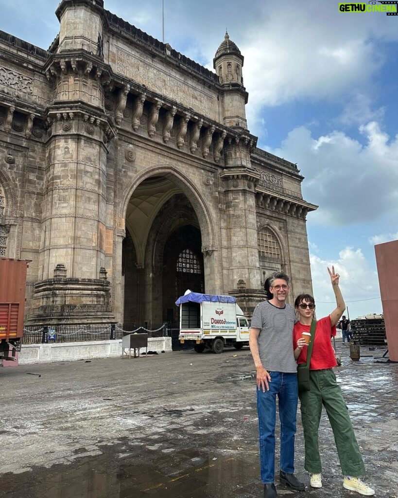 Emma Chamberlain Instagram - 🐄⛵️🥥🧡🐈 Mumbai, India.