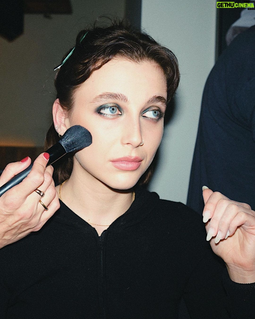 Emma Chamberlain Instagram - @LANCOMEOFFICIAL 💄 by @lilly_keys 🥹 📸 @julianunganostudio Beverly Hills, California