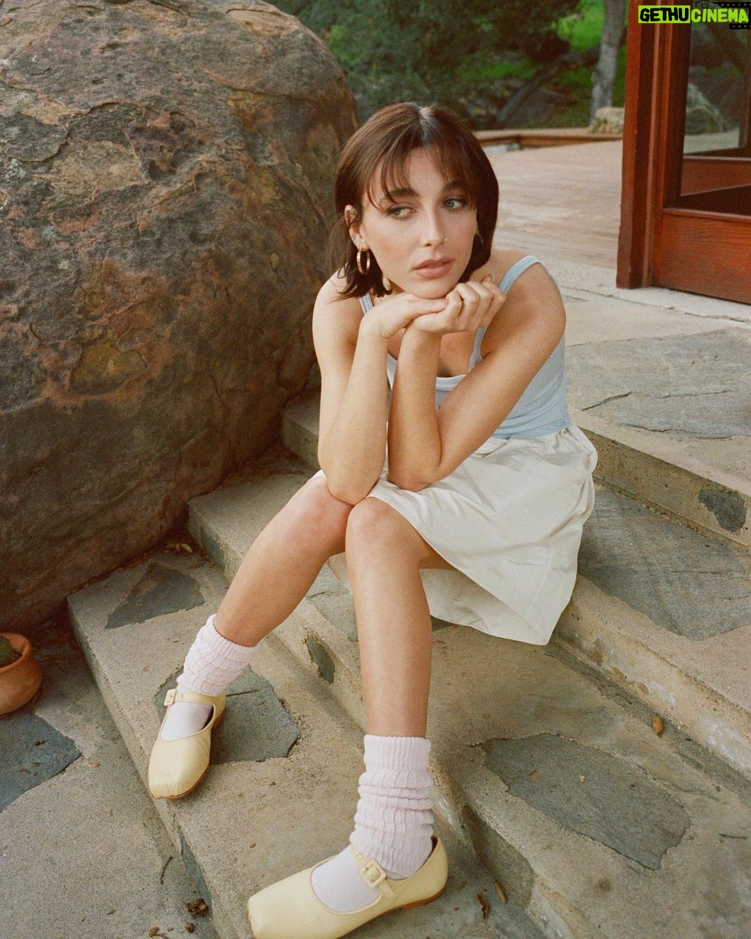 Emma Chamberlain Instagram - sundayβ¦ best day of the week ππ³ππ±ππ³π₯π§βοΈπ₯―π‘ @aritzia #aritziapartner Los Angeles, California