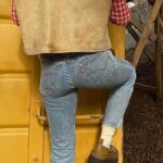 Emma Chamberlain Instagram - ❤️🥹👖 oh how i love vintage @levis 👖🥹❤️ they had a whole life before u… and they may have a whole life after u… #BuyBetterWearLonger