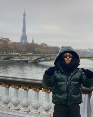 Emma Chamberlain Instagram - i ❤️ 🐦🥐⛄️⛸️🎡