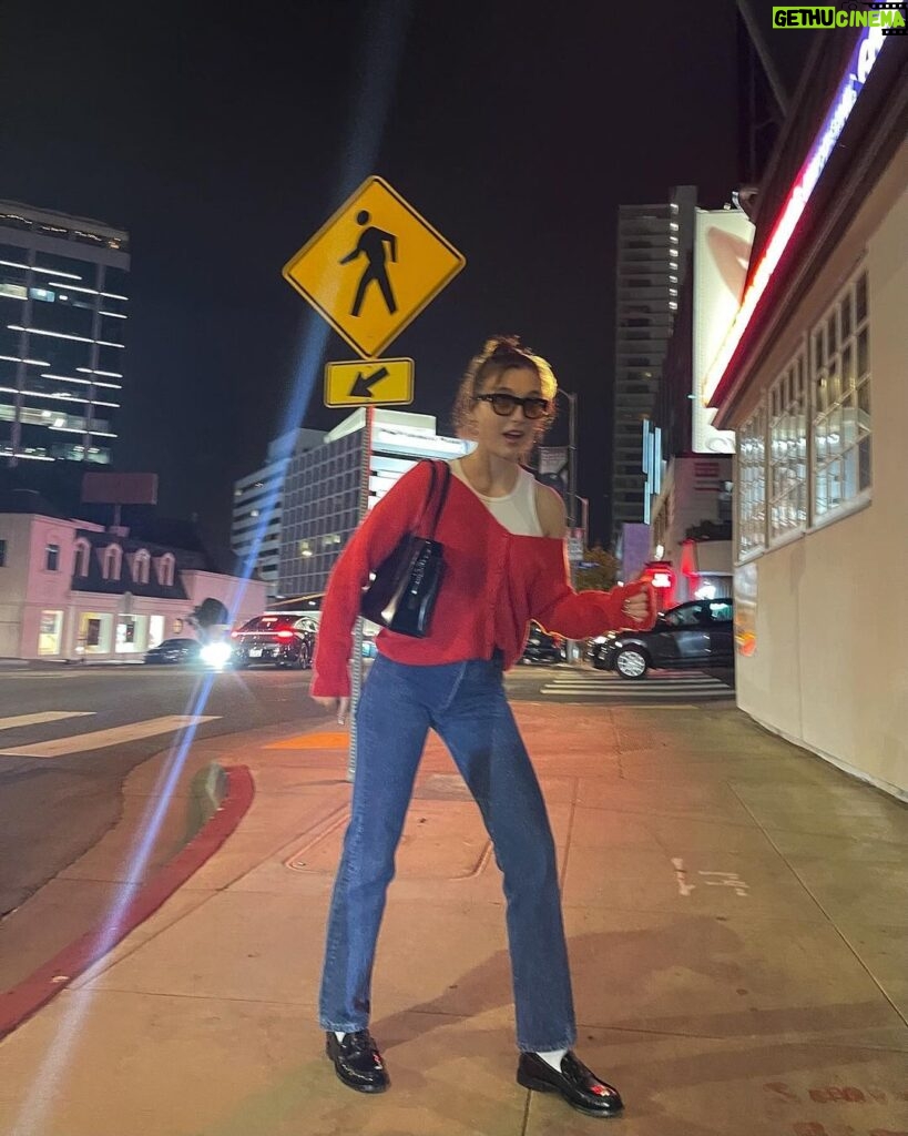 Emma Chamberlain Instagram - in a silly mood again 😚 u mind? Los Angeles, California