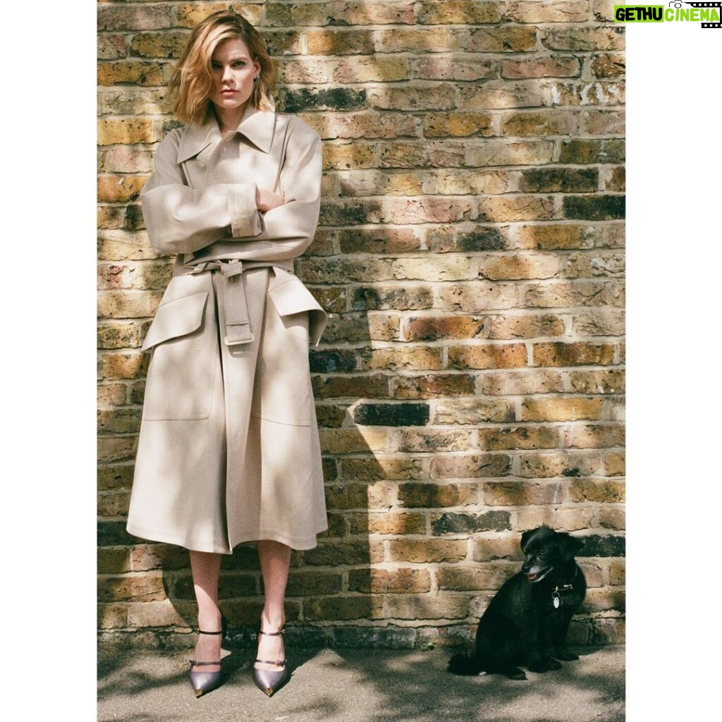 Emma Greenwell Instagram - dogdog
